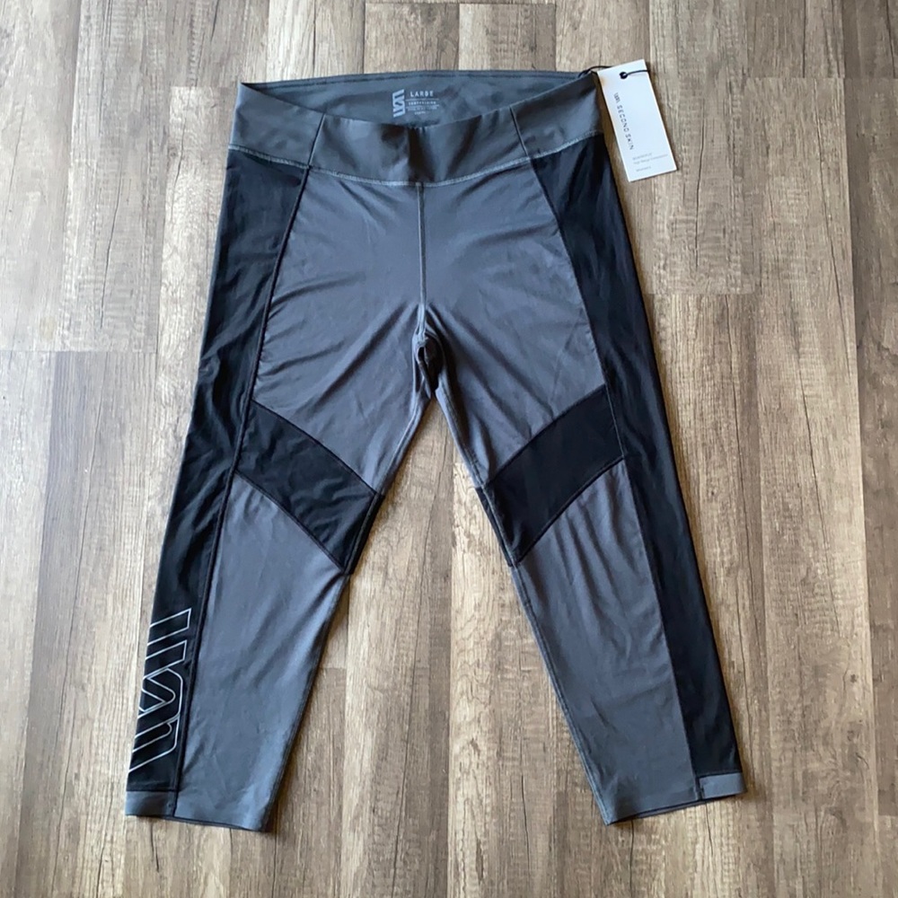 Second skin sport Capri leggings size large